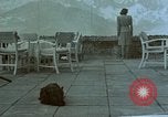 Image Adolf Hitler avec Eva Braun's de chiens au Berghof Berchtesgaden Allemagne, 1944, de la seconde 12 séquences d'archives historiques vidéo 65675047973
