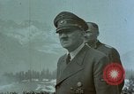 Image Adolf Hitler avec Eva Braun's de chiens au Berghof Berchtesgaden Allemagne, 1944, de la seconde 48 séquences d'archives historiques vidéo 65675047973