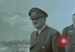 Image Adolf Hitler avec Eva Braun's de chiens au Berghof Berchtesgaden Allemagne, 1944, de la seconde 50 séquences d'archives historiques vidéo 65675047973