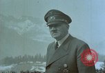 Image Adolf Hitler avec Eva Braun's de chiens au Berghof Berchtesgaden Allemagne, 1944, de la seconde 53 séquences d'archives historiques vidéo 65675047973