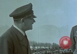 Image Adolf Hitler avec Eva Braun's de chiens au Berghof Berchtesgaden Allemagne, 1944, de la seconde 55 séquences d'archives historiques vidéo 65675047973