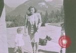 Standbild deutsche Kinder Berchtesgaden Deutschland, 1940, aus Sekunde 3 historischem Filmmaterial Videoclip 65675047986