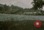 Standbild deutsche Kinder Berchtesgaden Deutschland, 1940, aus Sekunde 7 historischem Filmmaterial Videoclip 65675047986