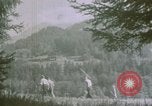 Standbild deutsche Kinder Berchtesgaden Deutschland, 1940, aus Sekunde 21 historischem Filmmaterial Videoclip 65675047986
