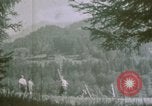 Standbild deutsche Kinder Berchtesgaden Deutschland, 1940, aus Sekunde 23 historischem Filmmaterial Videoclip 65675047986