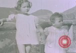Standbild deutsche Kinder Berchtesgaden Deutschland, 1940, aus Sekunde 33 historischem Filmmaterial Videoclip 65675047986