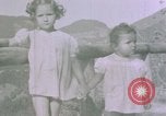 Standbild deutsche Kinder Berchtesgaden Deutschland, 1940, aus Sekunde 35 historischem Filmmaterial Videoclip 65675047986