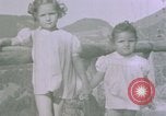 Standbild deutsche Kinder Berchtesgaden Deutschland, 1940, aus Sekunde 36 historischem Filmmaterial Videoclip 65675047986