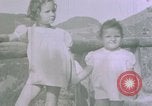 Standbild deutsche Kinder Berchtesgaden Deutschland, 1940, aus Sekunde 37 historischem Filmmaterial Videoclip 65675047986