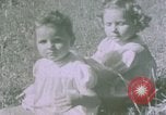 Standbild deutsche Kinder Berchtesgaden Deutschland, 1940, aus Sekunde 40 historischem Filmmaterial Videoclip 65675047986