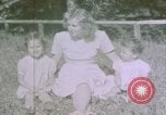 Standbild deutsche Kinder Berchtesgaden Deutschland, 1940, aus Sekunde 43 historischem Filmmaterial Videoclip 65675047986
