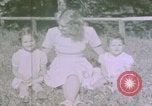Standbild deutsche Kinder Berchtesgaden Deutschland, 1940, aus Sekunde 45 historischem Filmmaterial Videoclip 65675047986