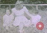 Standbild deutsche Kinder Berchtesgaden Deutschland, 1940, aus Sekunde 47 historischem Filmmaterial Videoclip 65675047986