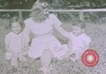Standbild deutsche Kinder Berchtesgaden Deutschland, 1940, aus Sekunde 49 historischem Filmmaterial Videoclip 65675047986