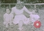 Standbild deutsche Kinder Berchtesgaden Deutschland, 1940, aus Sekunde 56 historischem Filmmaterial Videoclip 65675047986