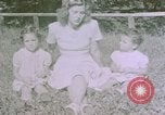 Standbild deutsche Kinder Berchtesgaden Deutschland, 1940, aus Sekunde 58 historischem Filmmaterial Videoclip 65675047986