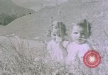 Standbild deutsche Kinder Berchtesgaden Deutschland, 1940, aus Sekunde 59 historischem Filmmaterial Videoclip 65675047986