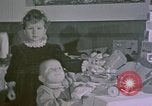 Standbild Kinder bei Berghof Berchtesgaden Deutschland, 1940, aus Sekunde 27 historischem Filmmaterial Videoclip 65675047990