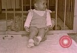 Standbild Kind bei Berghof Berchtesgaden Deutschland, 1940, aus Sekunde 11 historischem Filmmaterial Videoclip 65675047991