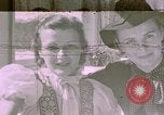 Standbild Eva Braun die Schwestern Berchtesgaden Deutschland, 1940, aus Sekunde 1 historischem Filmmaterial Videoclip 65675047993