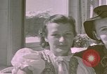 Standbild Eva Braun die Schwestern Berchtesgaden Deutschland, 1940, aus Sekunde 5 historischem Filmmaterial Videoclip 65675047993