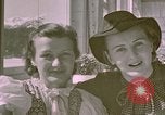 Standbild Eva Braun die Schwestern Berchtesgaden Deutschland, 1940, aus Sekunde 7 historischem Filmmaterial Videoclip 65675047993