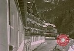Standbild Eva Braun die Schwestern Berchtesgaden Deutschland, 1940, aus Sekunde 10 historischem Filmmaterial Videoclip 65675047993