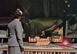Standbild deutsche Frau Deutschland, 1940, aus Sekunde 16 historischem Filmmaterial Videoclip 65675047999