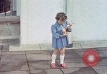 Standbild Eva Braun home Film Deutschland, 1940, aus Sekunde 11 historischem Filmmaterial Videoclip 65675048037