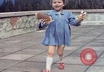Standbild Eva Braun home Film Deutschland, 1940, aus Sekunde 14 historischem Filmmaterial Videoclip 65675048037