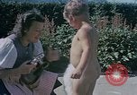 Immagine di Eva Braun home movie Germania, 1940, secondo 33 filmato di repertorio 65675048038