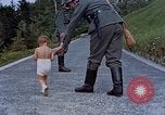 Standbild Eva Braun home Film Deutschland, 1940, aus Sekunde 14 historischem Filmmaterial Videoclip 65675048042