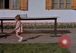Standbild Eva Braun home Film Deutschland, 1940, aus Sekunde 28 historischem Filmmaterial Videoclip 65675048042