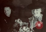 Immagine di Gretl Braun wedding Salzburg Austria, 1944, secondo 53 filmato di repertorio 65675048049
