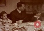 Standbild Adolf Hitler mit Kindern in der Weihnachtszeit Deutschland, 1940, aus Sekunde 42 historischem Filmmaterial Videoclip 65675048051