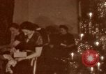 Standbild Adolf Hitler mit Kindern in der Weihnachtszeit Deutschland, 1940, aus Sekunde 45 historischem Filmmaterial Videoclip 65675048051