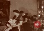 Standbild Adolf Hitler mit Kindern in der Weihnachtszeit Deutschland, 1940, aus Sekunde 48 historischem Filmmaterial Videoclip 65675048051