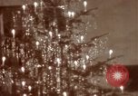 Standbild Adolf Hitler mit Kindern in der Weihnachtszeit Deutschland, 1940, aus Sekunde 51 historischem Filmmaterial Videoclip 65675048051