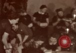 Standbild Adolf Hitler mit Kindern in der Weihnachtszeit Deutschland, 1940, aus Sekunde 57 historischem Filmmaterial Videoclip 65675048051