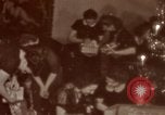Standbild Adolf Hitler mit Kindern in der Weihnachtszeit Deutschland, 1940, aus Sekunde 59 historischem Filmmaterial Videoclip 65675048051