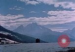 Immagine di Hitler passeggiate in campagna vicino a Berghof Germania, 1940, secondo 10 filmato di repertorio 65675048084