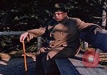 Immagine di Hitler passeggiate in campagna vicino a Berghof Germania, 1940, secondo 19 filmato di repertorio 65675048084