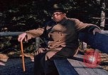 Immagine di Hitler passeggiate in campagna vicino a Berghof Germania, 1940, secondo 21 filmato di repertorio 65675048084