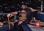 Immagine di Hitler passeggiate in campagna vicino a Berghof Germania, 1940, secondo 22 filmato di repertorio 65675048084