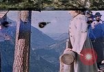 Immagine di Hitler passeggiate in campagna vicino a Berghof Germania, 1940, secondo 29 filmato di repertorio 65675048084