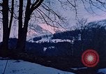 Immagine di Hitler passeggiate in campagna vicino a Berghof Germania, 1940, secondo 44 filmato di repertorio 65675048084