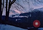 Immagine di Hitler passeggiate in campagna vicino a Berghof Germania, 1940, secondo 45 filmato di repertorio 65675048084