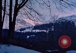 Immagine di Hitler passeggiate in campagna vicino a Berghof Germania, 1940, secondo 48 filmato di repertorio 65675048084