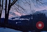 Immagine di Hitler passeggiate in campagna vicino a Berghof Germania, 1940, secondo 49 filmato di repertorio 65675048084