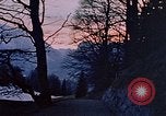 Immagine di Hitler passeggiate in campagna vicino a Berghof Germania, 1940, secondo 57 filmato di repertorio 65675048084